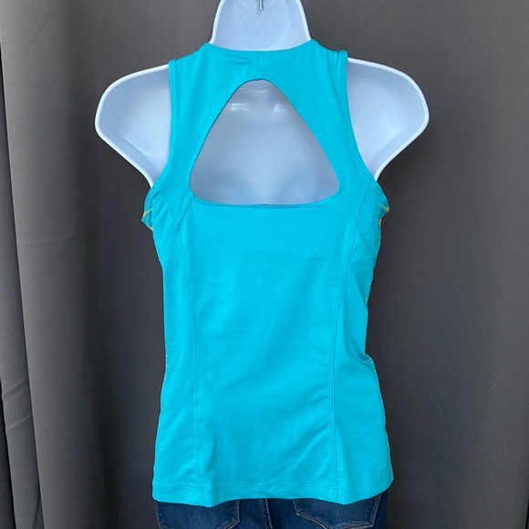 Woman’s top - Picture 3 of 4